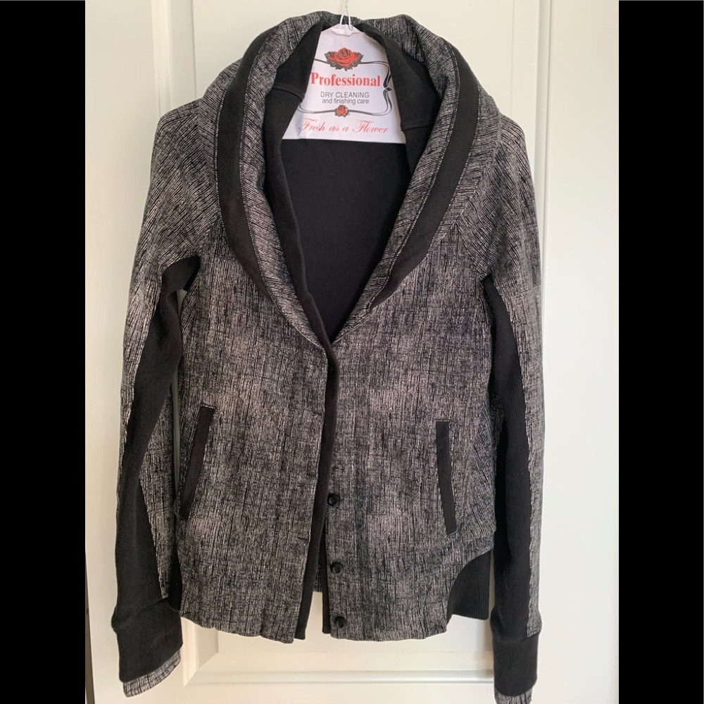 EUC Lulu Class sweater jacket. Bundle deal 🚨